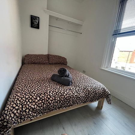 Safari Apartment, Free Parking, 10Min Walk To Blackpool Tower, Sleeps 12 Buitenkant foto