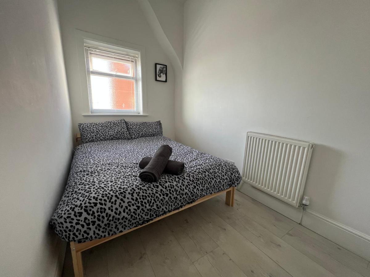 Safari Apartment, Free Parking, 10Min Walk To Blackpool Tower, Sleeps 12 Buitenkant foto