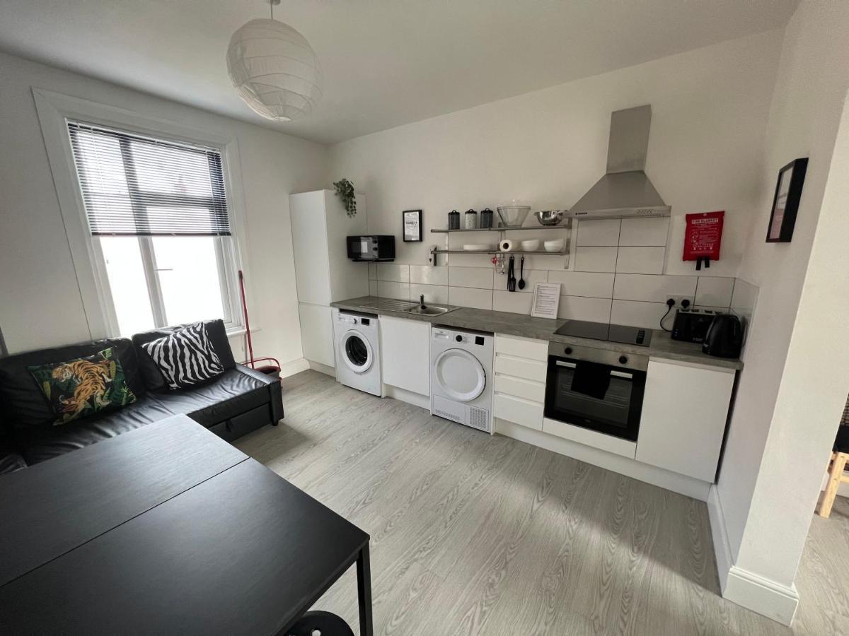 Safari Apartment, Free Parking, 10Min Walk To Blackpool Tower, Sleeps 12 Buitenkant foto