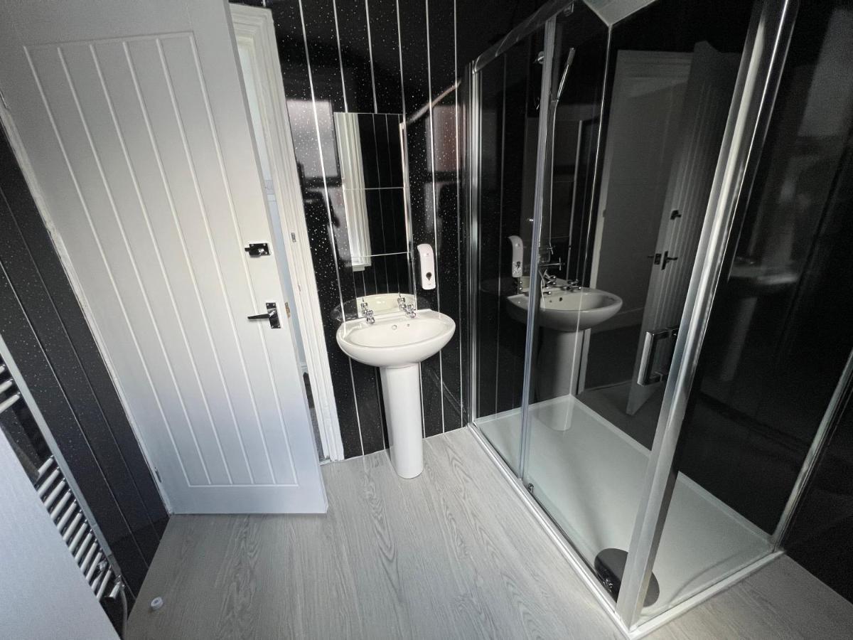 Safari Apartment, Free Parking, 10Min Walk To Blackpool Tower, Sleeps 12 Buitenkant foto