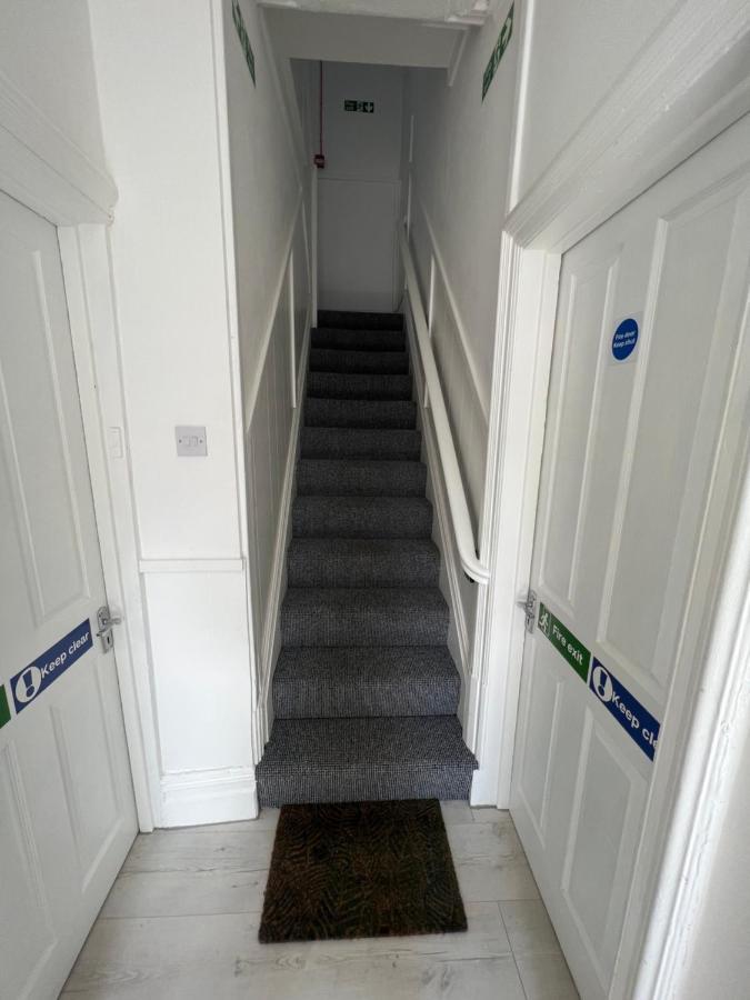 Safari Apartment, Free Parking, 10Min Walk To Blackpool Tower, Sleeps 12 Buitenkant foto