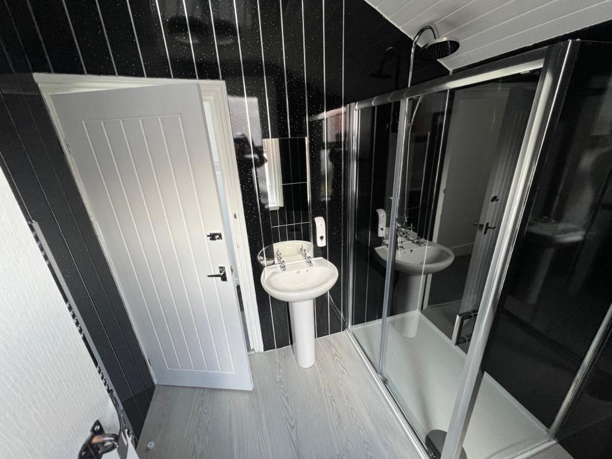Safari Apartment, Free Parking, 10Min Walk To Blackpool Tower, Sleeps 12 Buitenkant foto