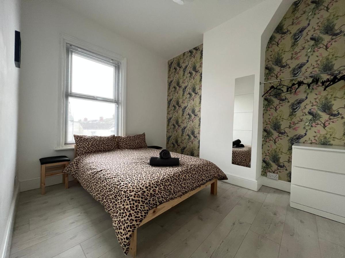 Safari Apartment, Free Parking, 10Min Walk To Blackpool Tower, Sleeps 12 Buitenkant foto