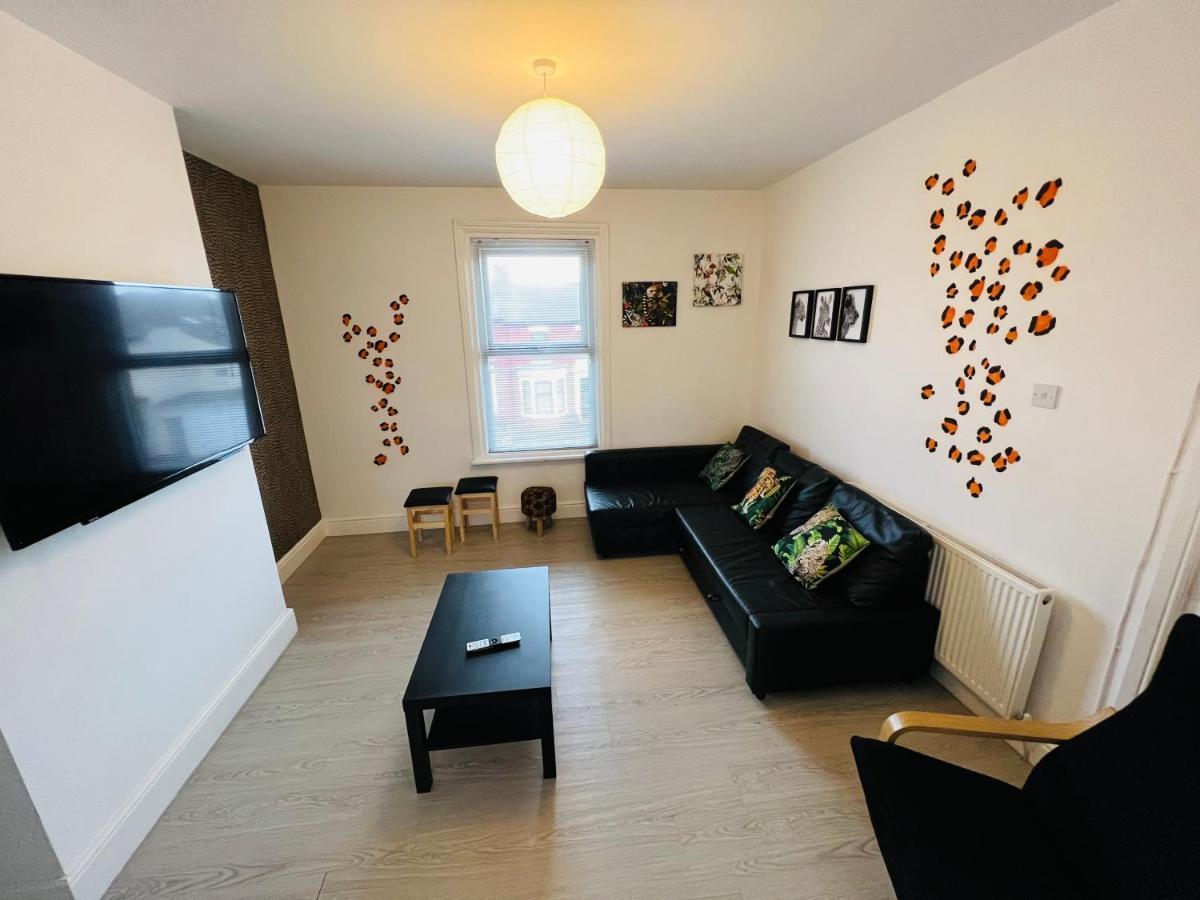 Safari Apartment, Free Parking, 10Min Walk To Blackpool Tower, Sleeps 12 Buitenkant foto