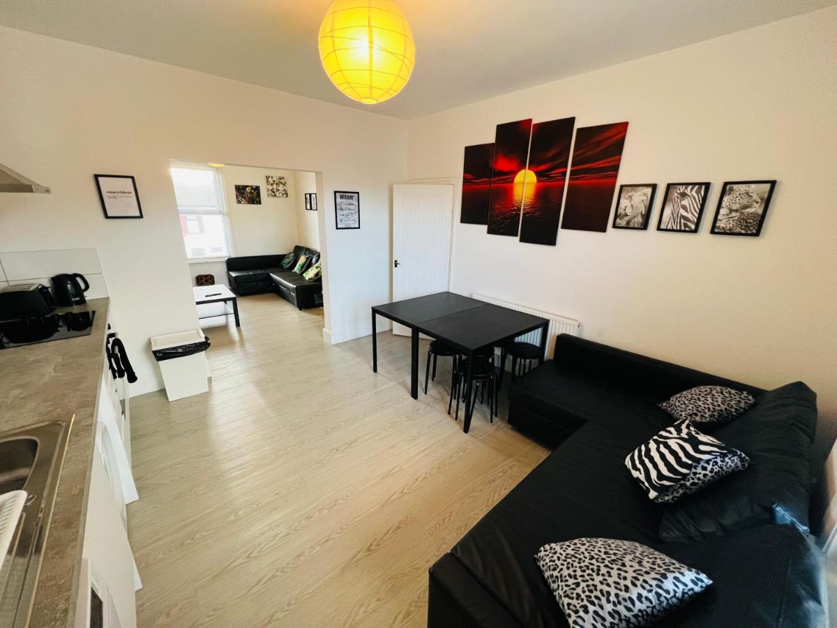 Safari Apartment, Free Parking, 10Min Walk To Blackpool Tower, Sleeps 12 Buitenkant foto
